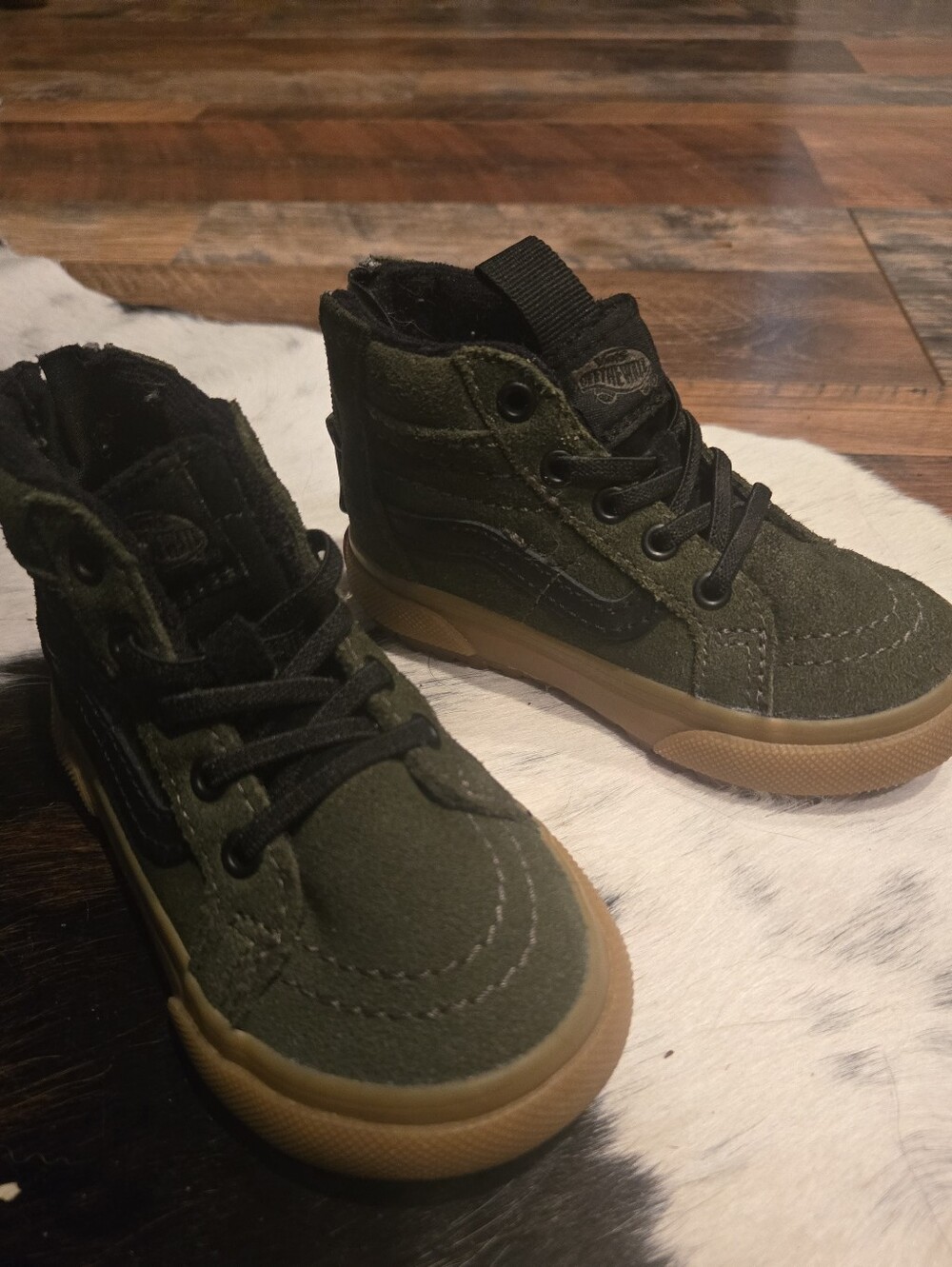 Toddler Olive Green VANS, Hi-tops, Zip Up Heel Sz 6